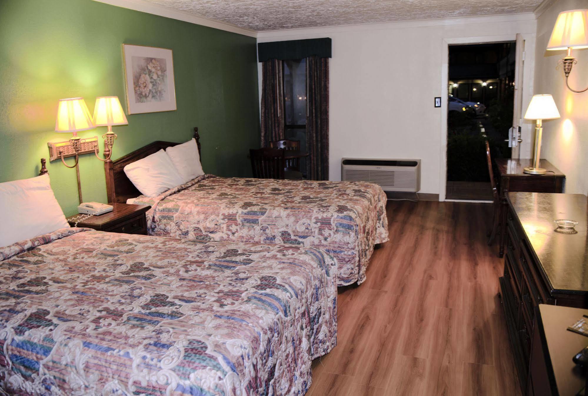 Victorian Inn & Suites แนโคโดเชส ภายนอก รูปภาพ