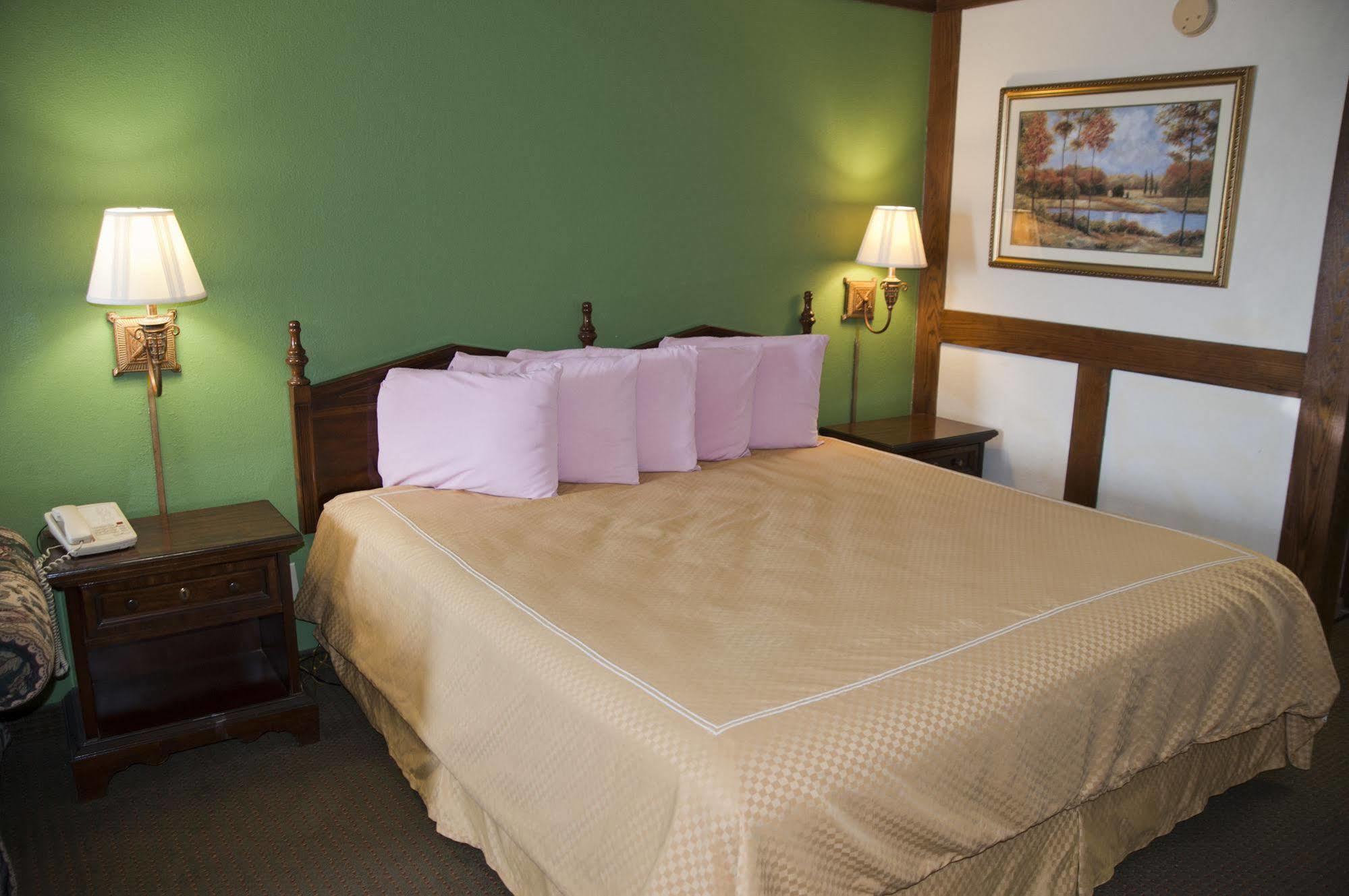 Victorian Inn & Suites แนโคโดเชส ภายนอก รูปภาพ